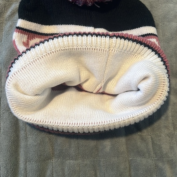 NWOT Pink Victoria's Secret Winter Hat, Beanie, Pom Pom, Pink, Black, White - Picture 4 of 5